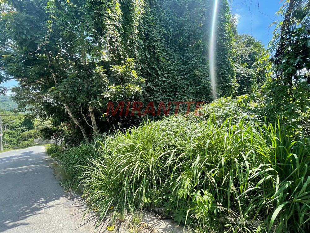 Terreno de 896m² em Serra da Cantareira
