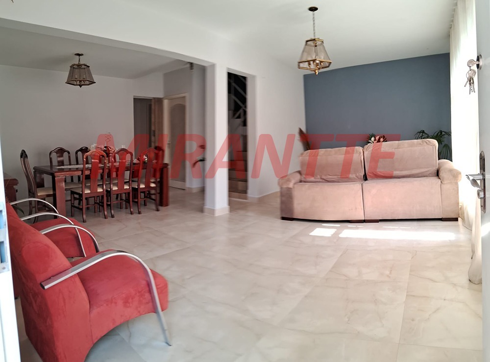 Sobrado de 265m² com 4 quartos em Freguesia do