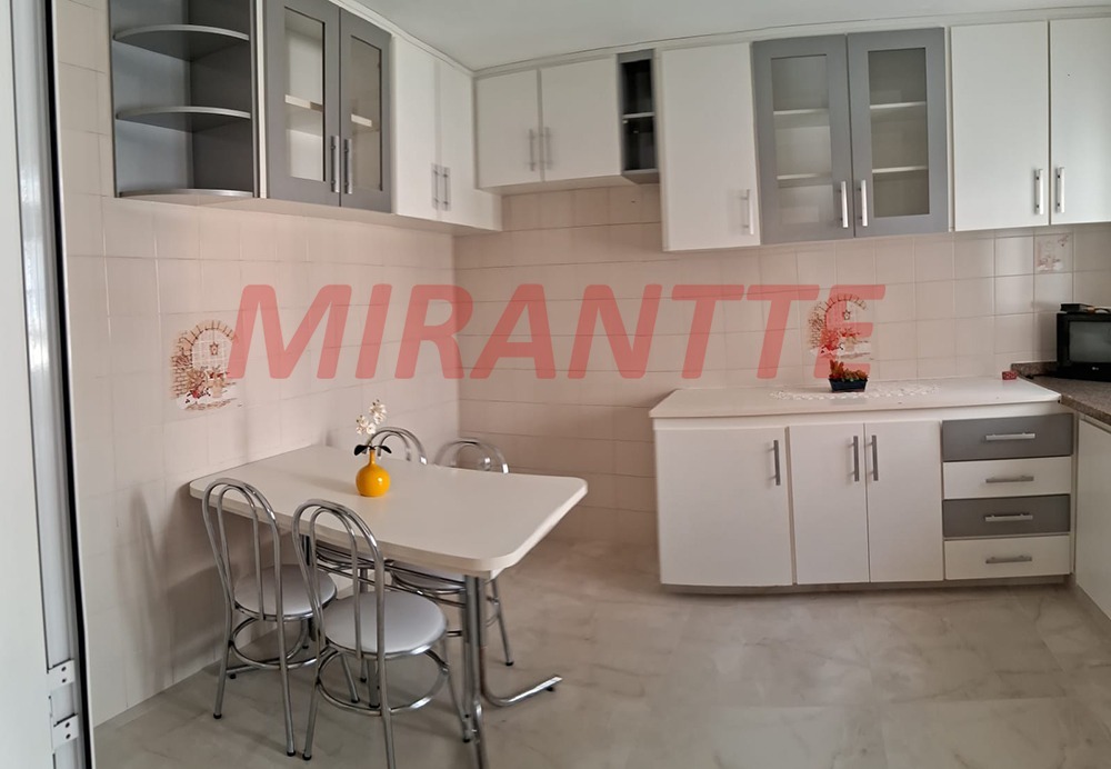 Sobrado de 265m² com 4 quartos em Freguesia do