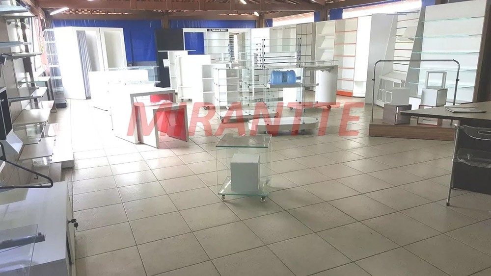 Comercial de 480m² em Limão