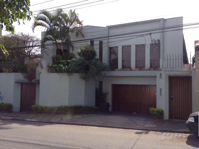Sobrado de 530m² com 4 quartos em Centro