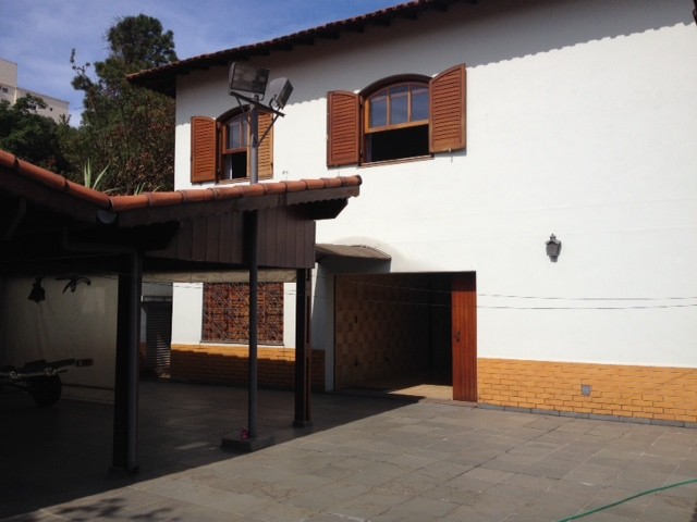 Sobrado de 530m² com 4 quartos em Centro