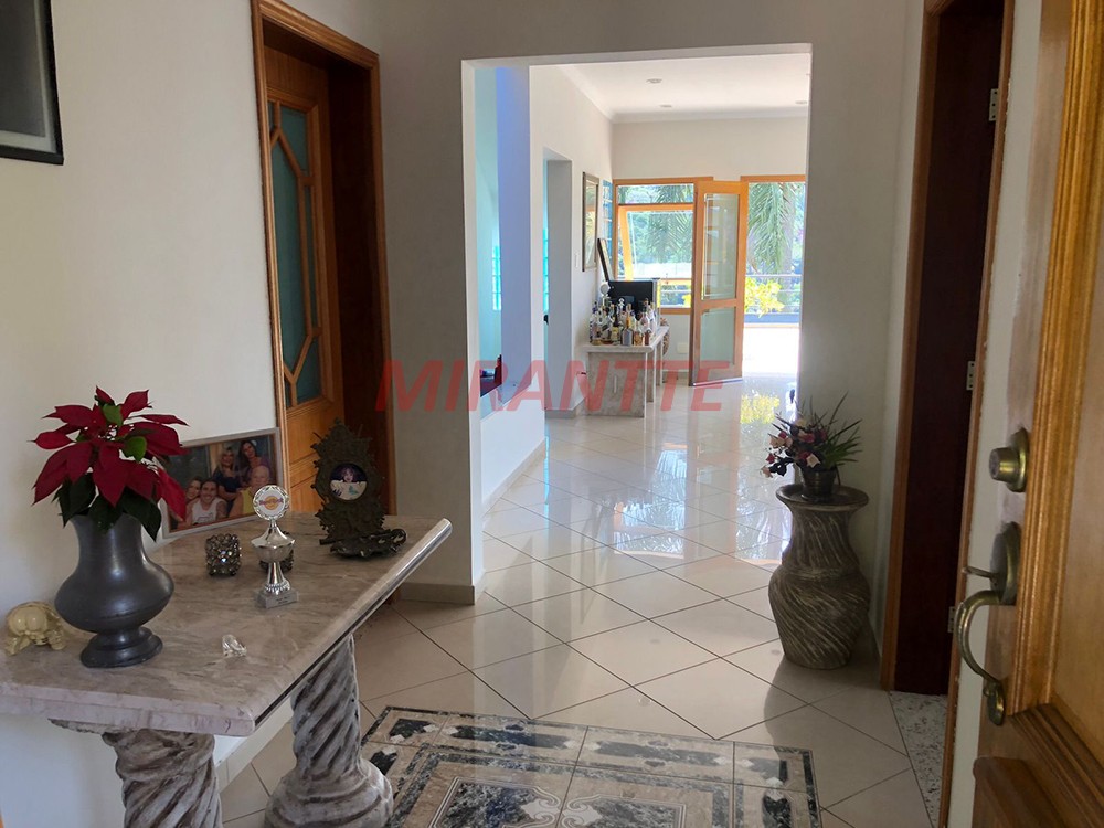 Sobrado de 650m² com 4 quartos em Serra Da Cantareira