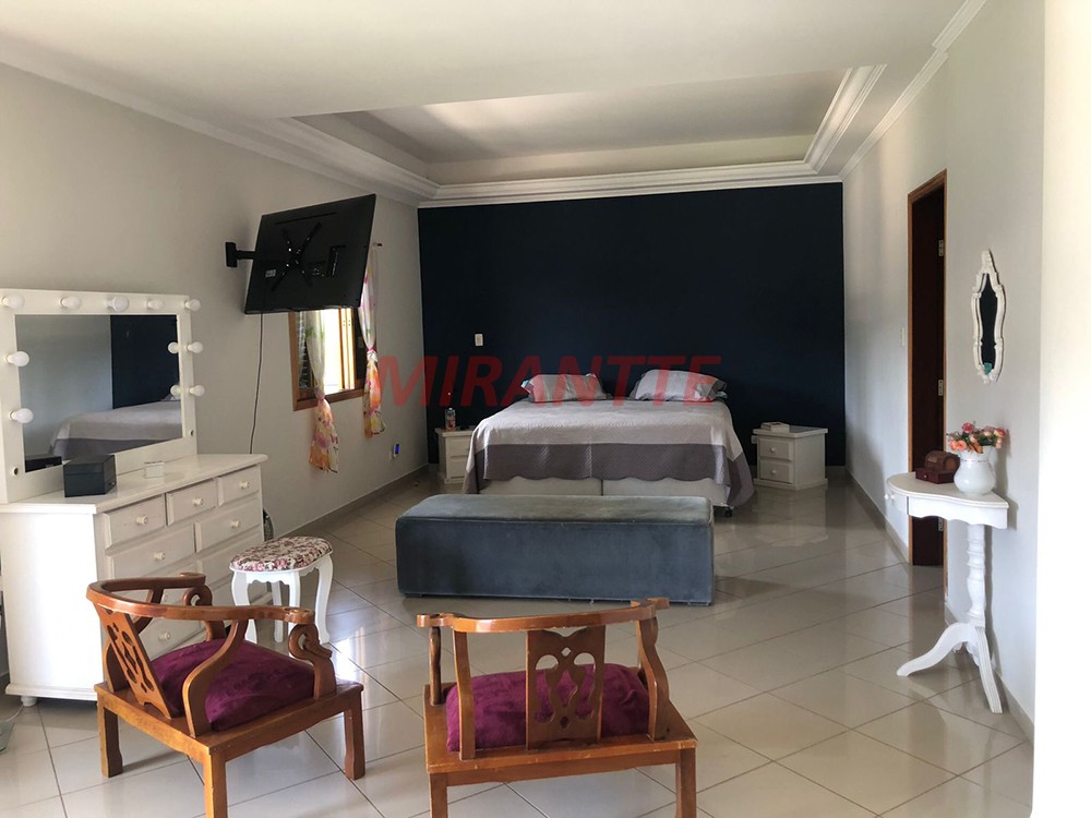 Sobrado de 650m² com 4 quartos em Serra Da Cantareira