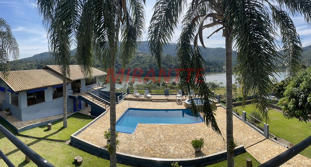 Sobrado de 650m² com 4 quartos em Serra Da Cantareira