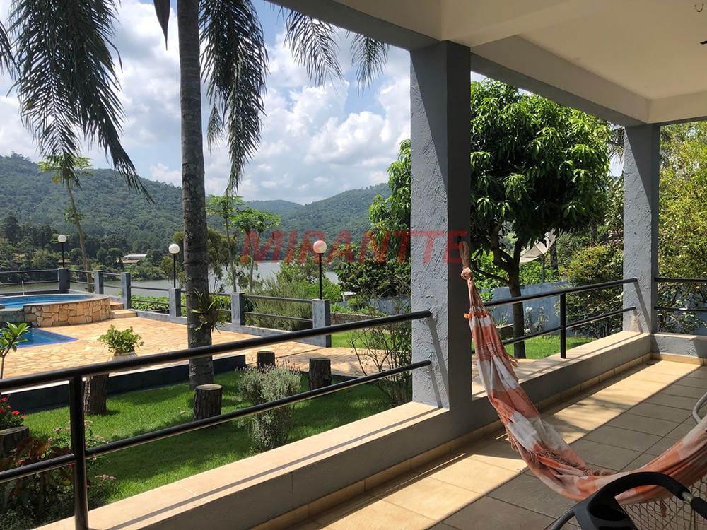 Sobrado de 650m² com 4 quartos em Serra Da Cantareira