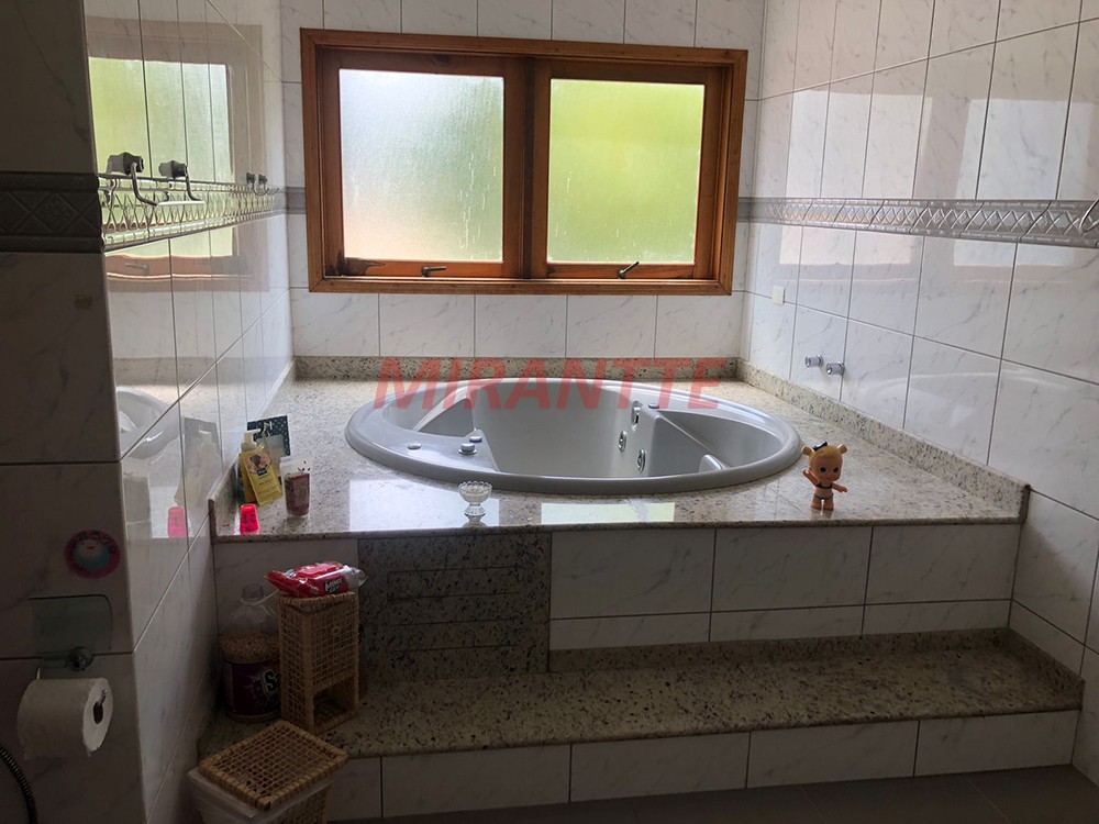 Sobrado de 650m² com 4 quartos em Serra Da Cantareira