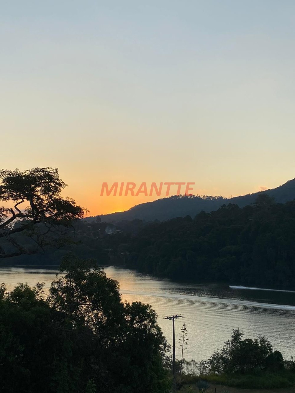 Sobrado de 650m² com 4 quartos em Serra Da Cantareira