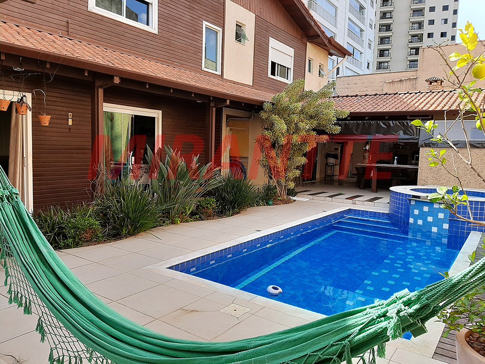Sobrado de 235m² com 4 quartos em Parque Mandaqui