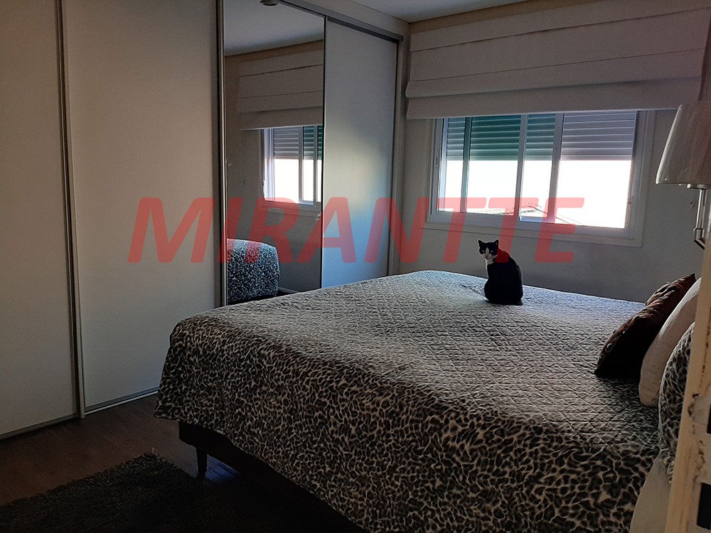 Sobrado de 235m² com 4 quartos em Parque Mandaqui