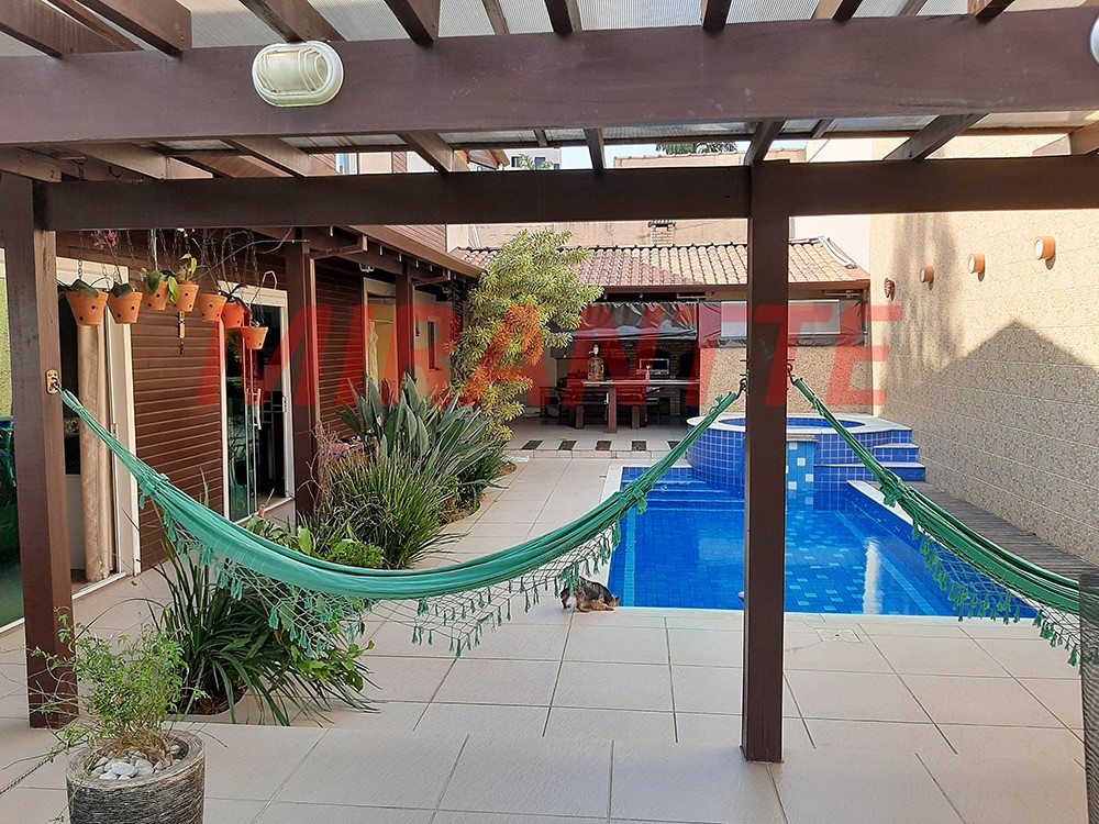 Sobrado de 235m² com 4 quartos em Parque Mandaqui