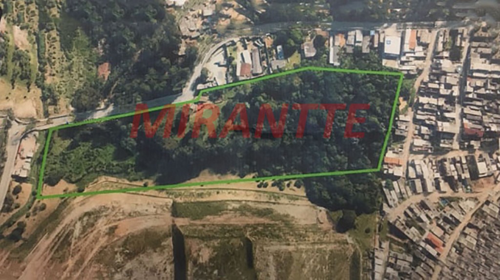 Terreno de 30100m² em Parque Sao Domingos