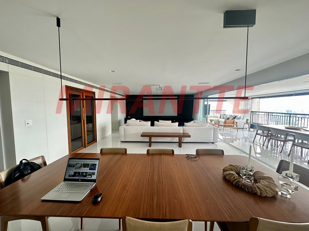 Apartamento com 4 quartos em Santana
