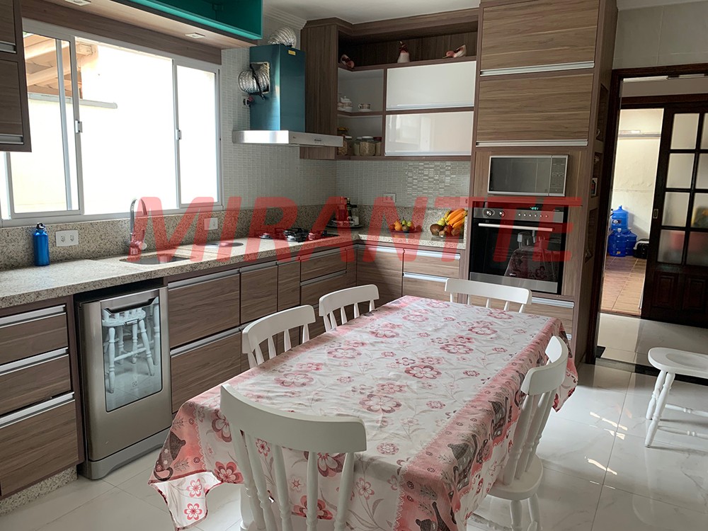 Sobrado de 132m² com 4 quartos em Jaçana