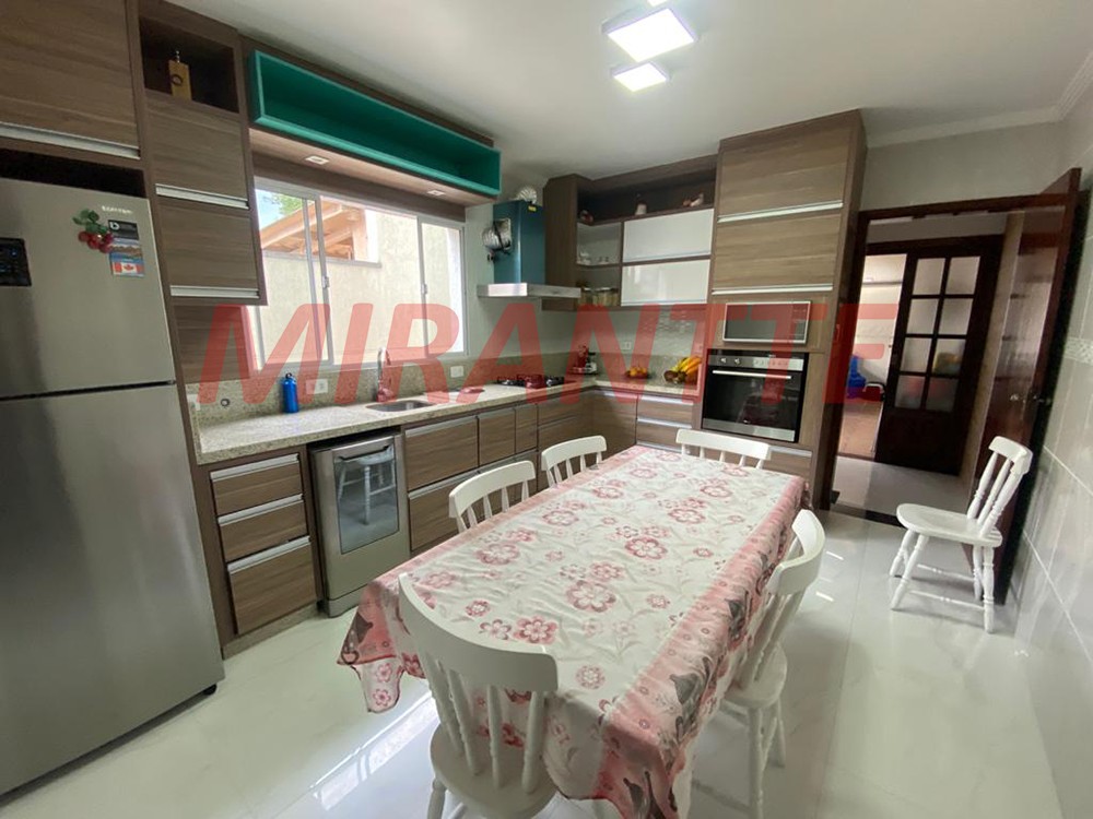 Sobrado de 132m² com 4 quartos em Jaçana