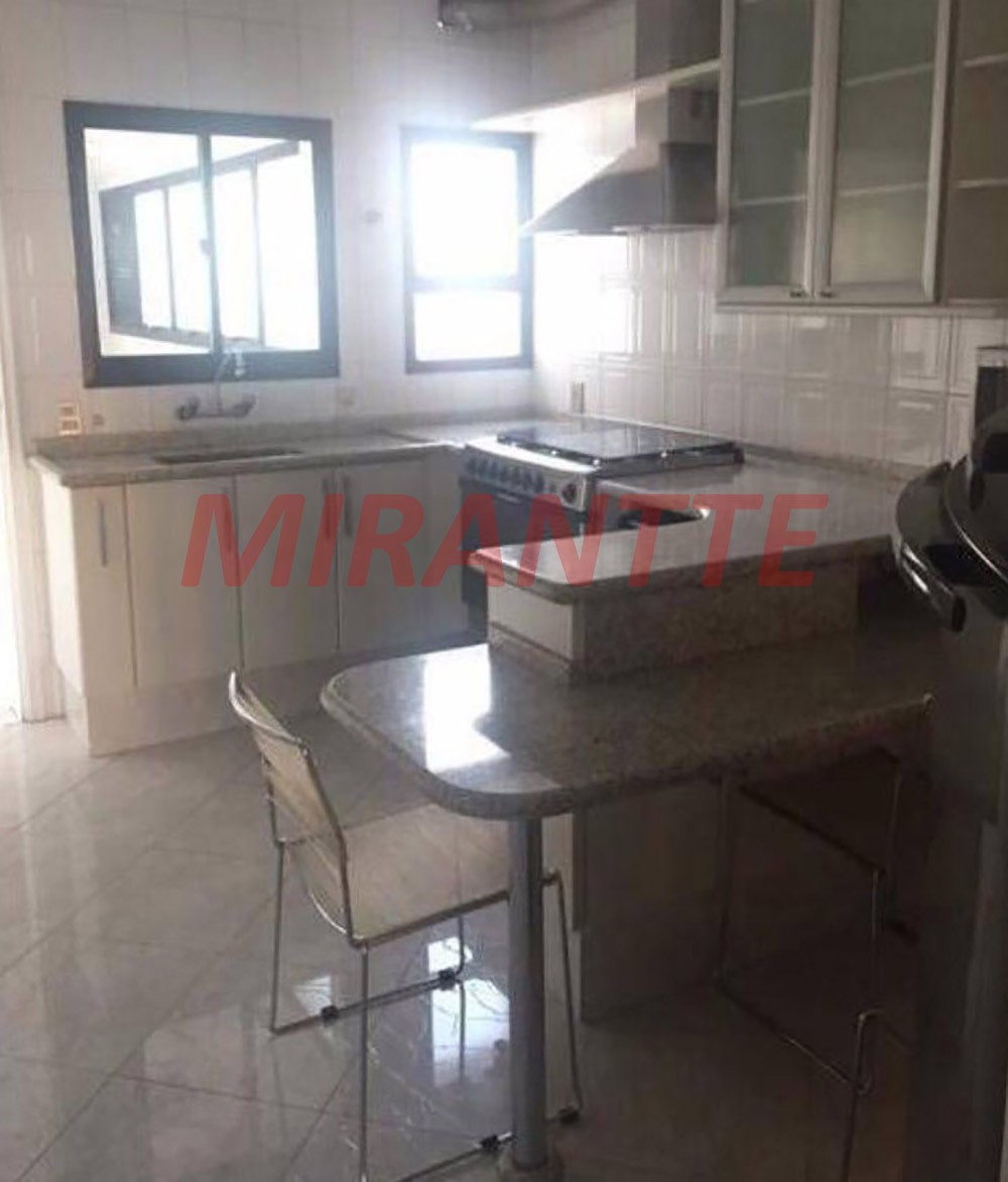 Apartamento de 180m² com 4 quartos em Centro