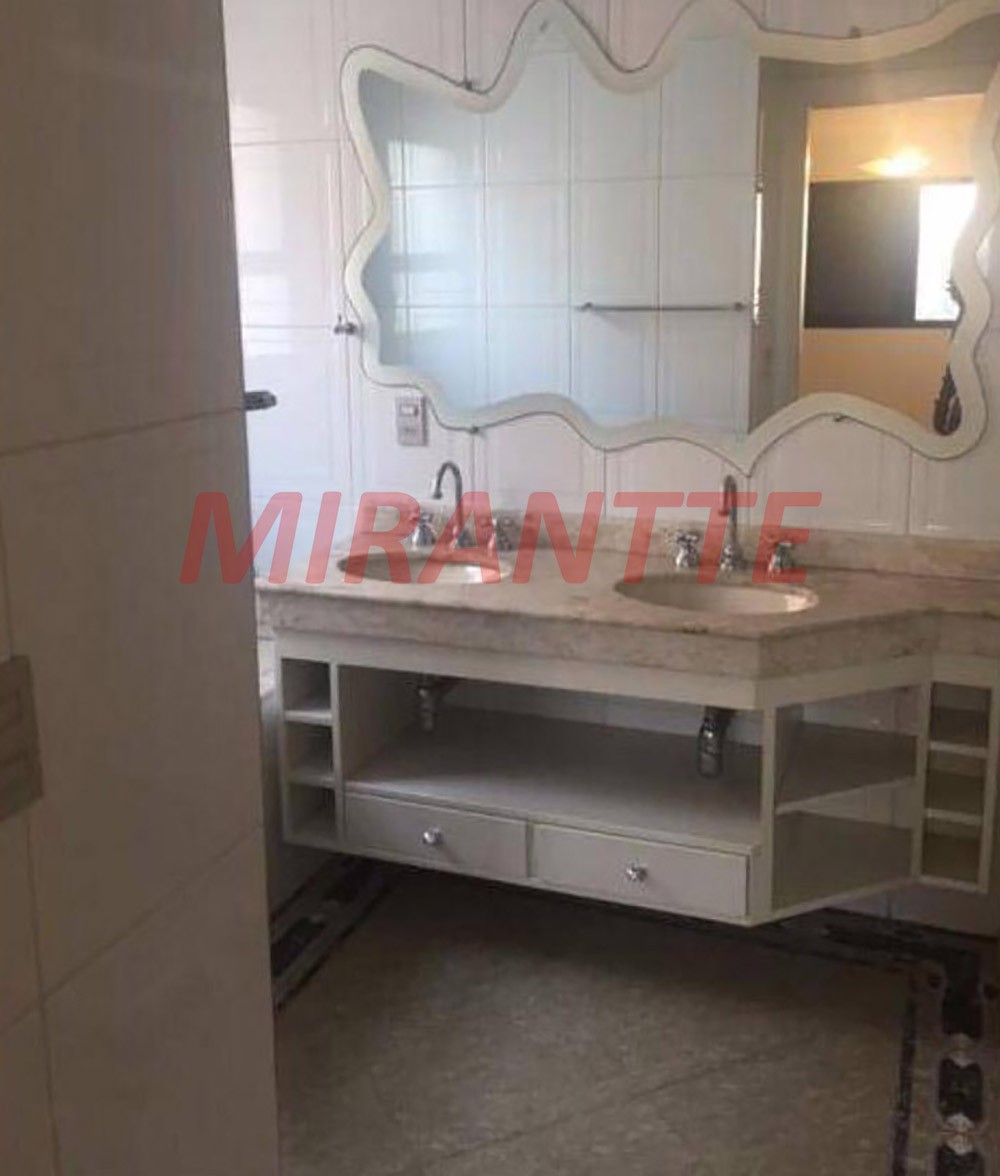 Apartamento de 180m² com 4 quartos em Centro