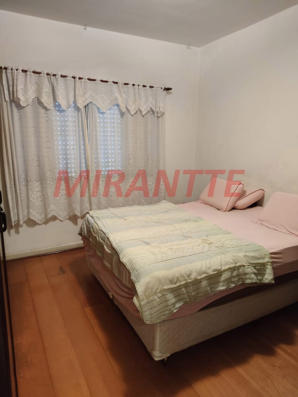 Sobrado de 200m² com 3 quartos em Santana