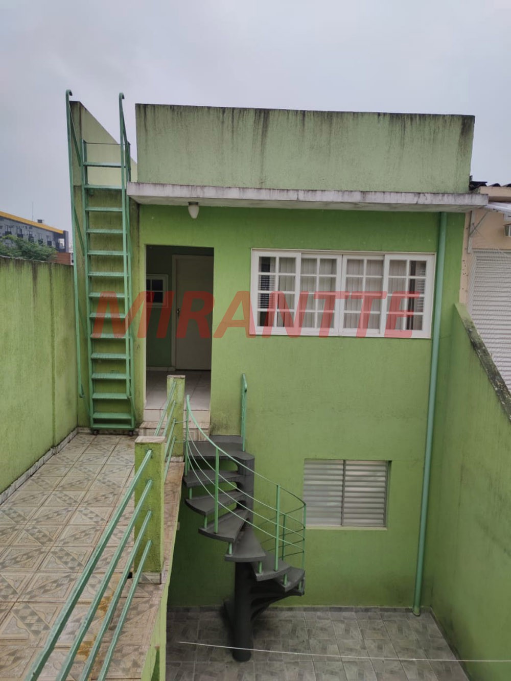 Sobrado de 200m² com 3 quartos em Santana