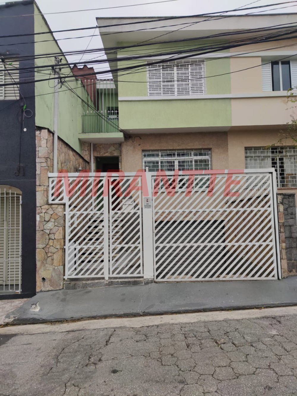 Sobrado de 200m² com 3 quartos em Santana