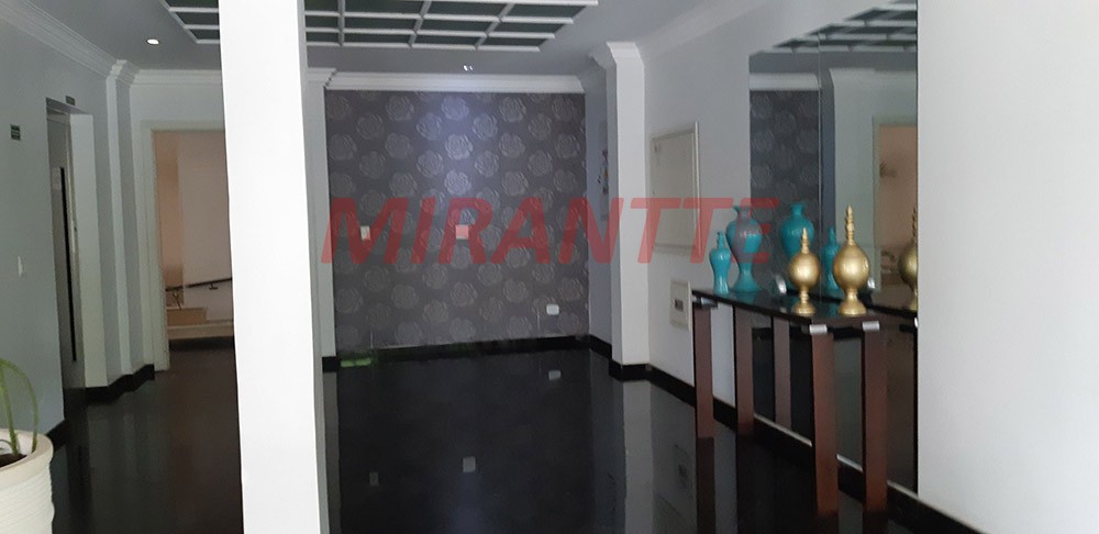 Apartamento com 3 quartos em Água Fria