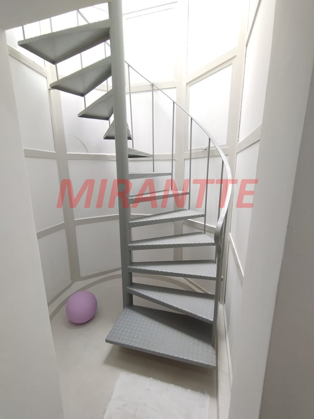Comercial de 225m² em Santana