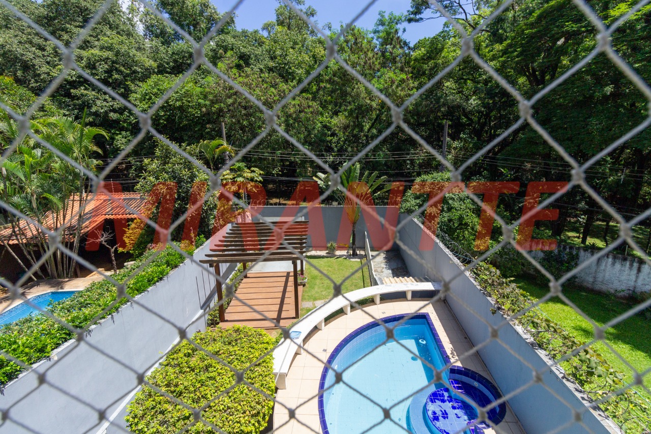 Sobrado de 361m² com 3 quartos em Barro Branco