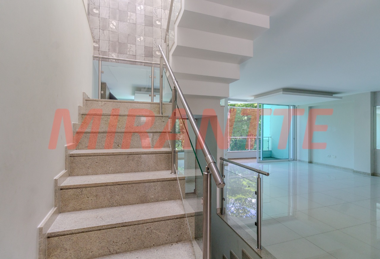 Sobrado de 361m² com 3 quartos em Barro Branco