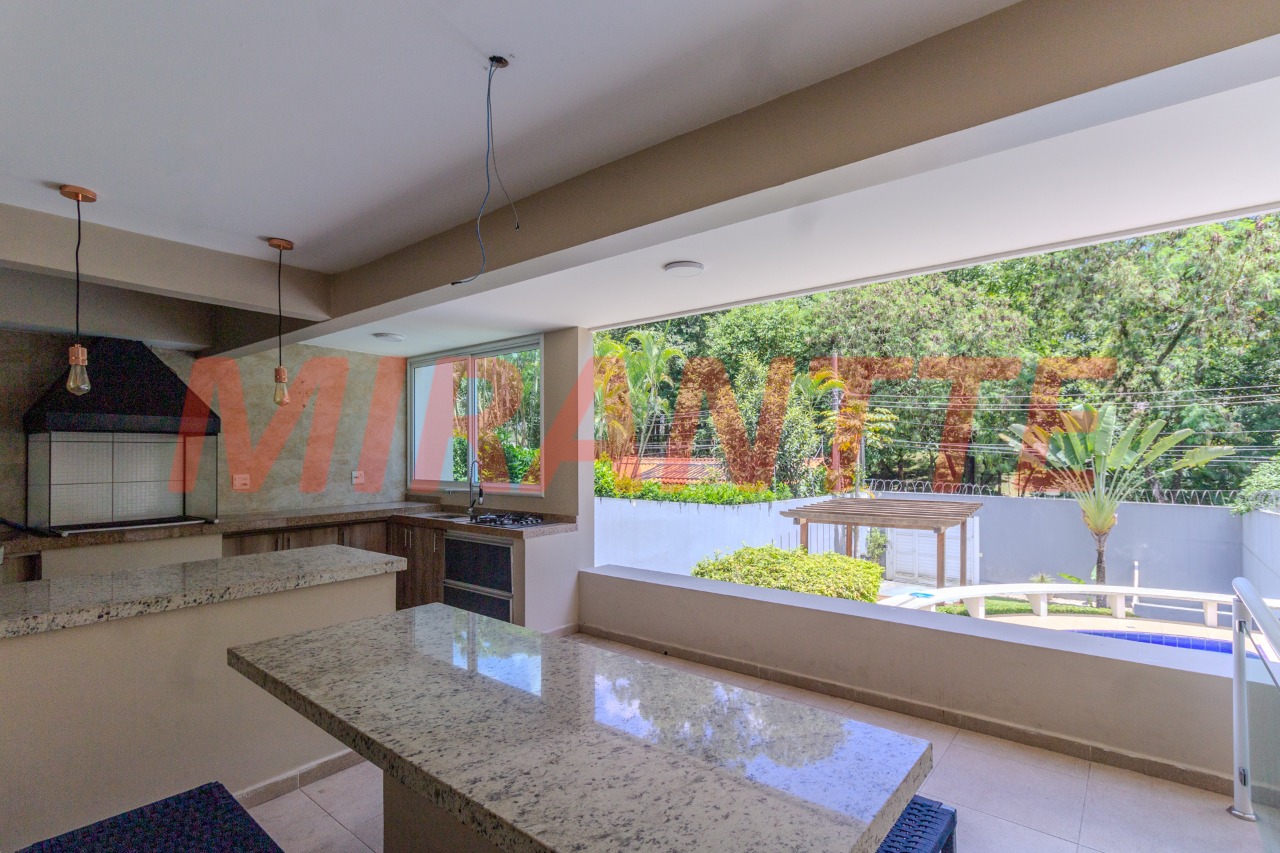 Sobrado de 361m² com 3 quartos em Barro Branco