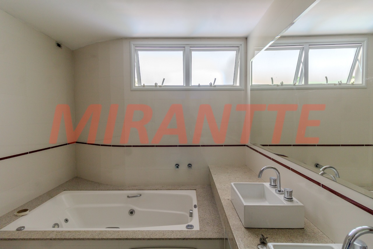 Sobrado de 361m² com 3 quartos em Barro Branco