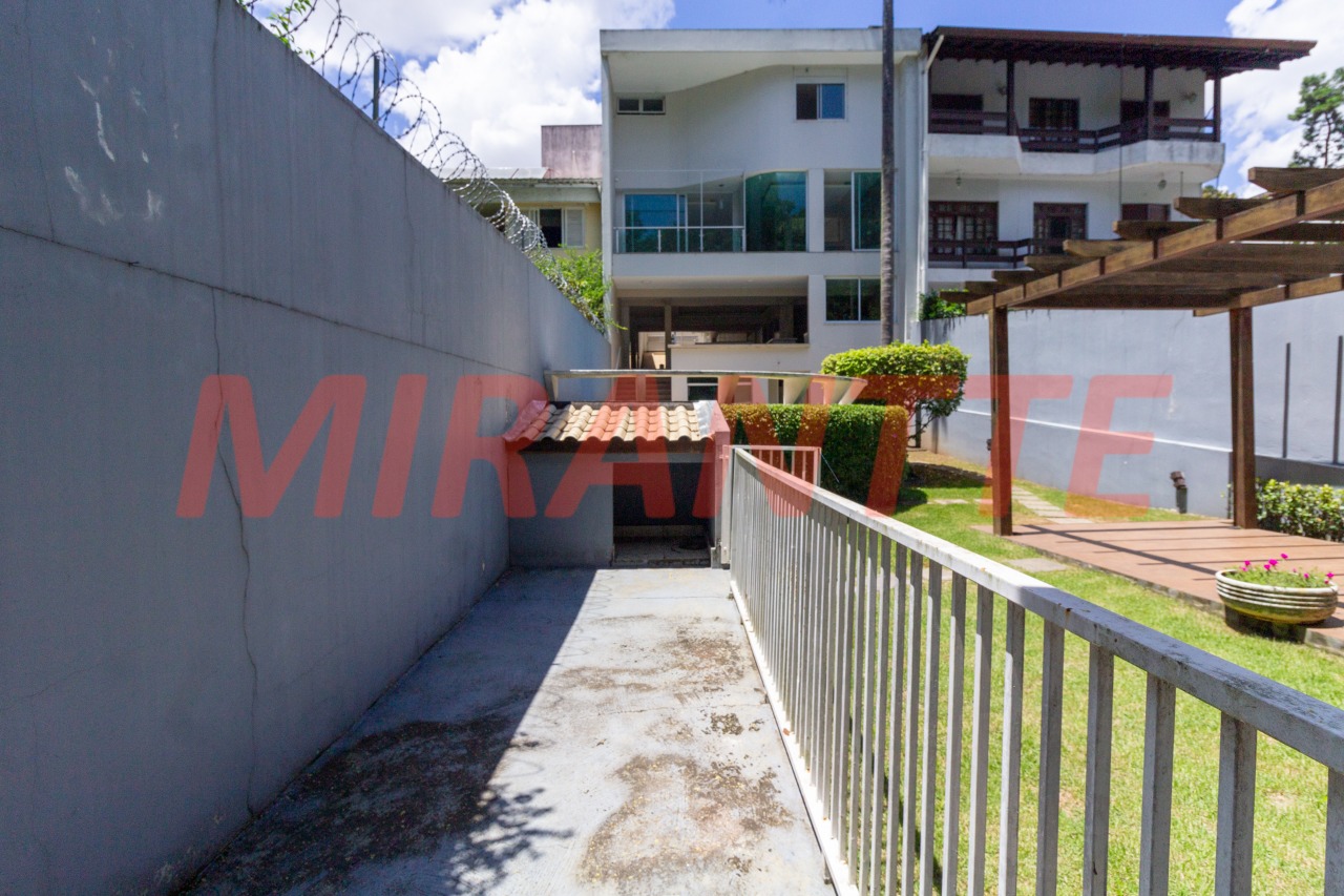 Sobrado de 361m² com 3 quartos em Barro Branco