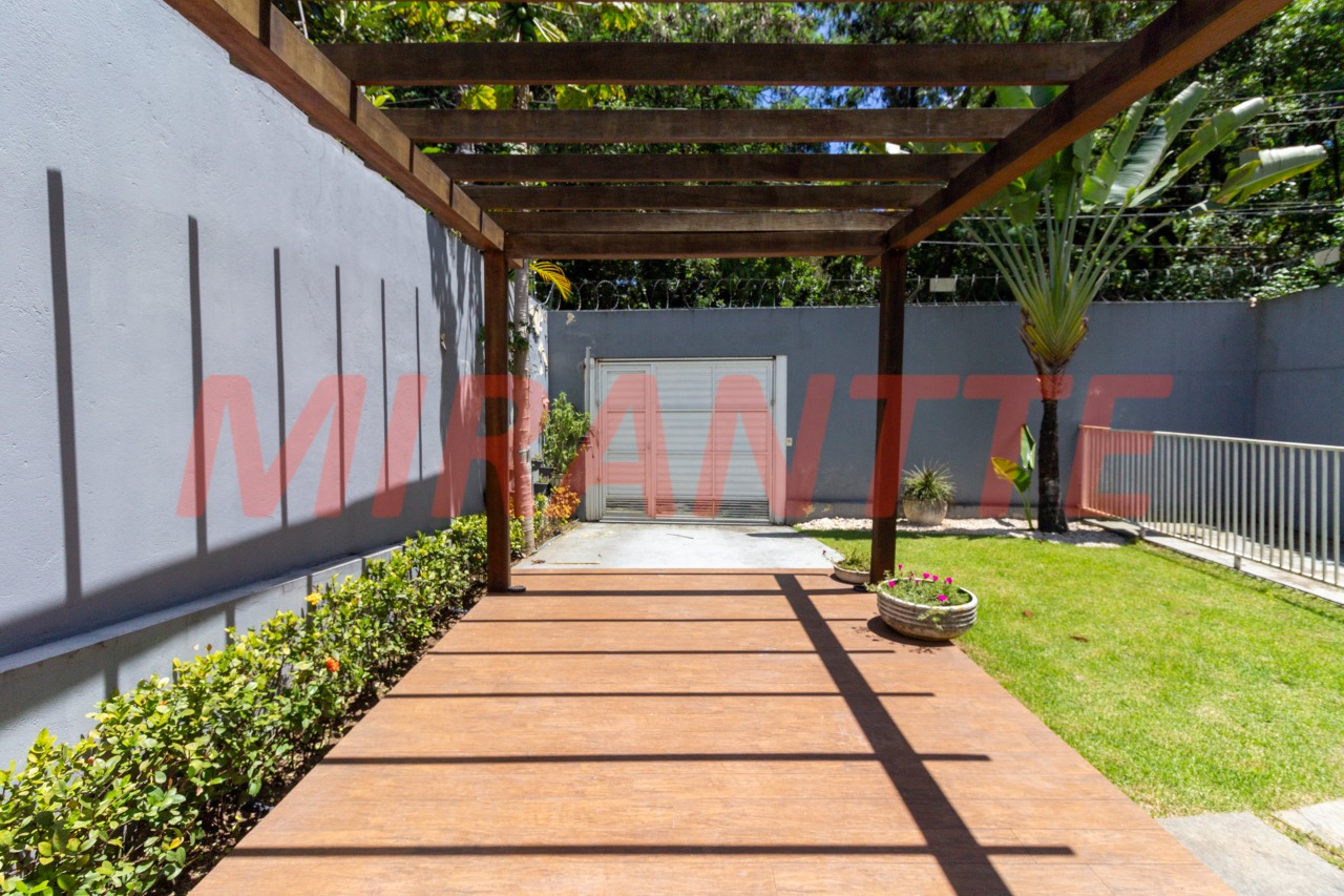 Sobrado de 361m² com 3 quartos em Barro Branco