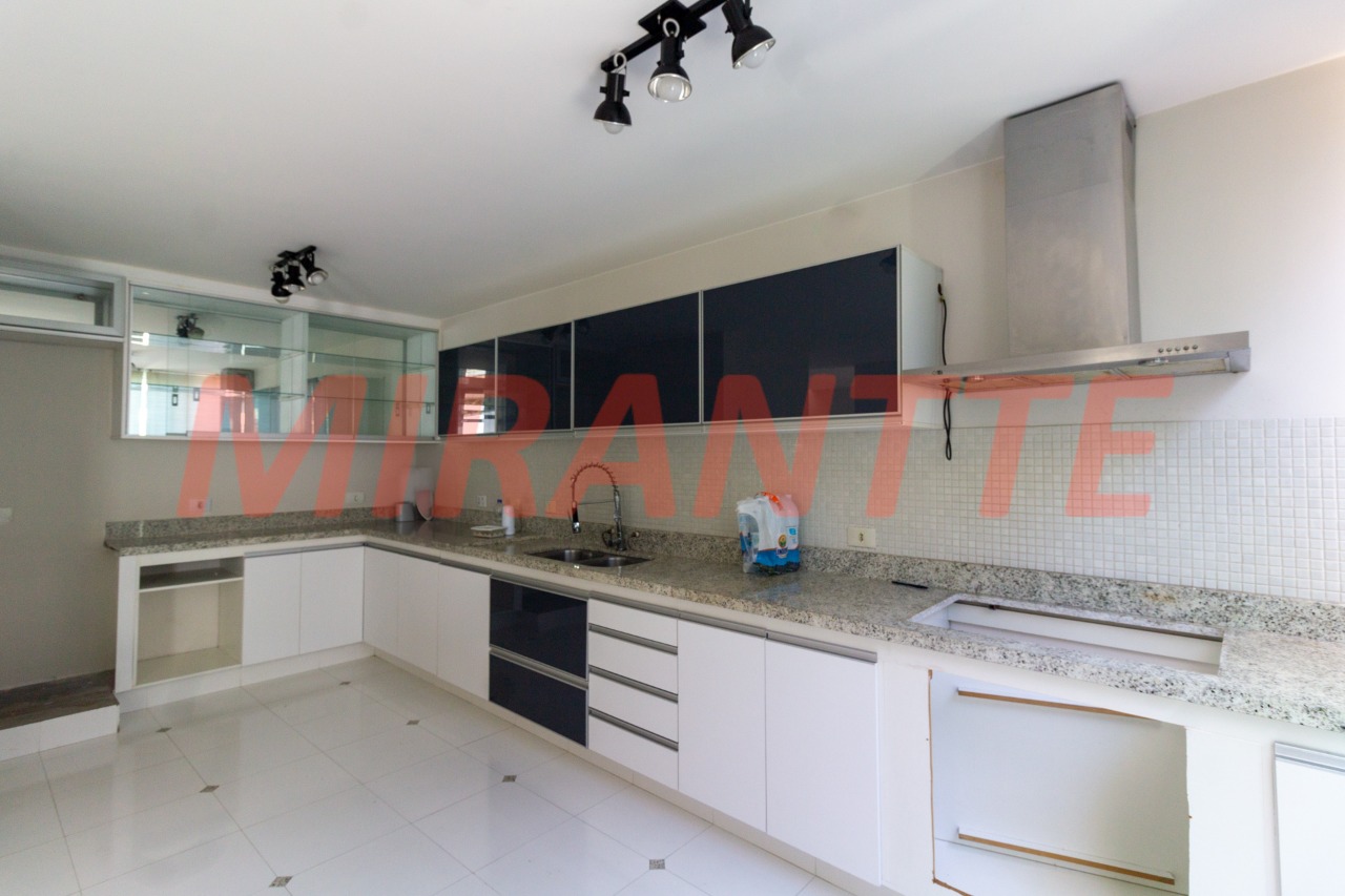 Sobrado de 361m² com 3 quartos em Barro Branco
