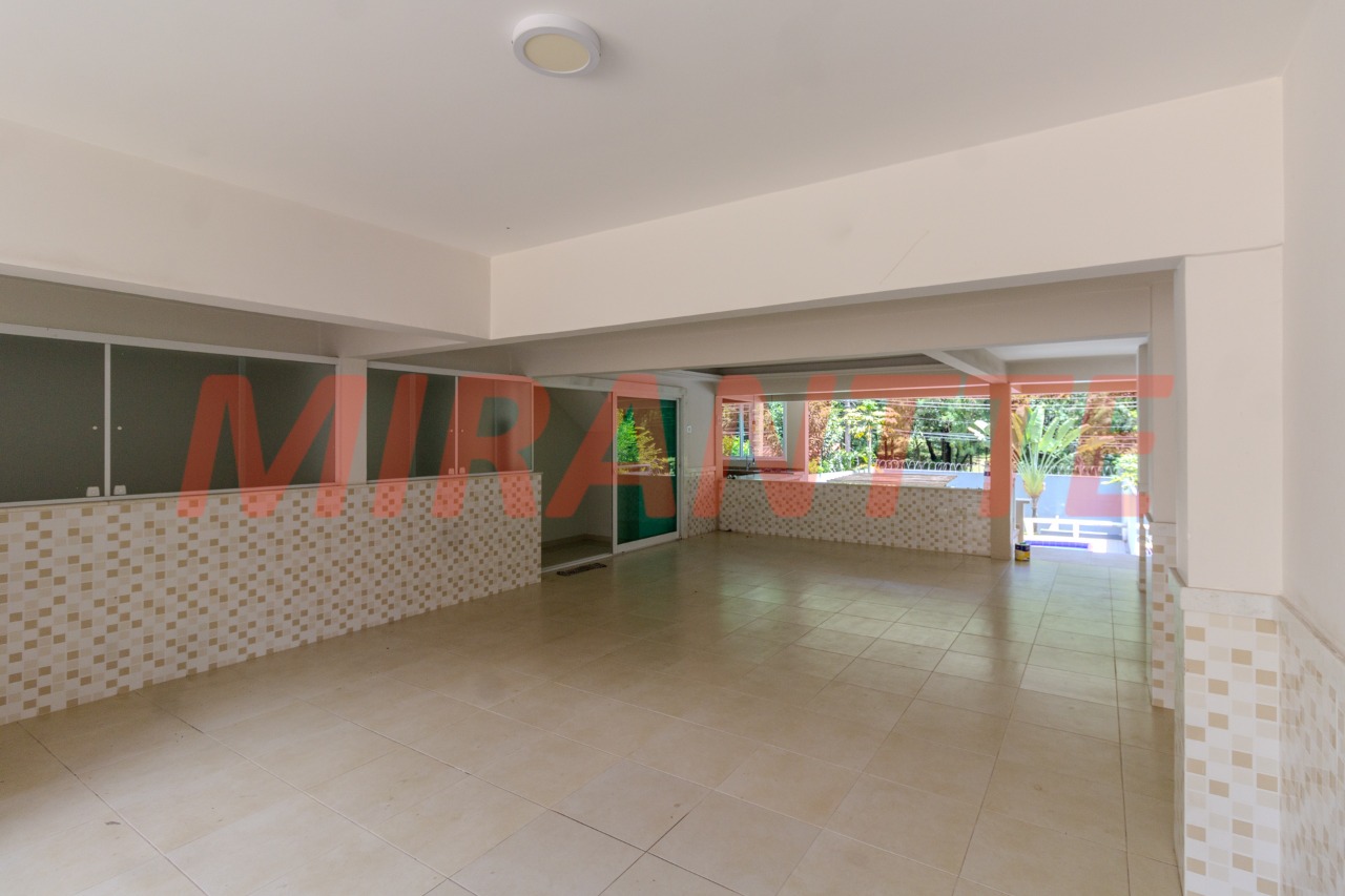 Sobrado de 361m² com 3 quartos em Barro Branco