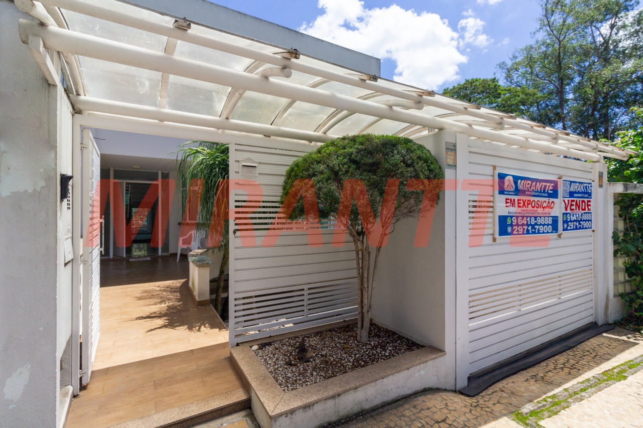 Sobrado de 361m² com 3 quartos em Barro Branco