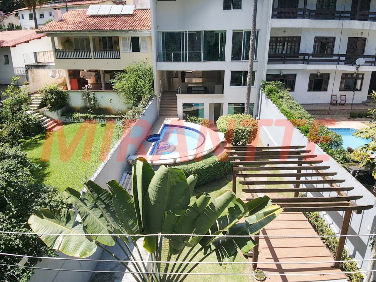 Sobrado de 361m² com 3 quartos em Barro Branco