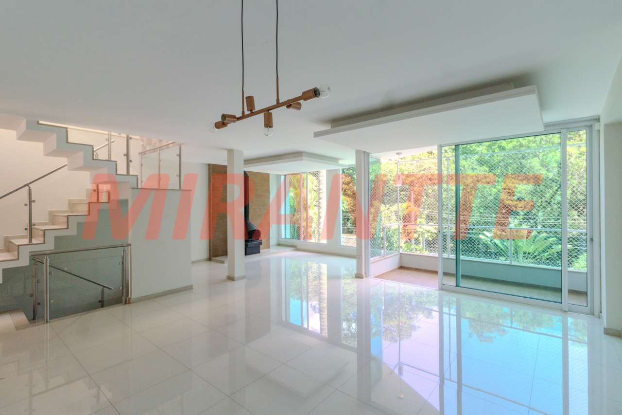 Sobrado de 361m² com 3 quartos em Barro Branco