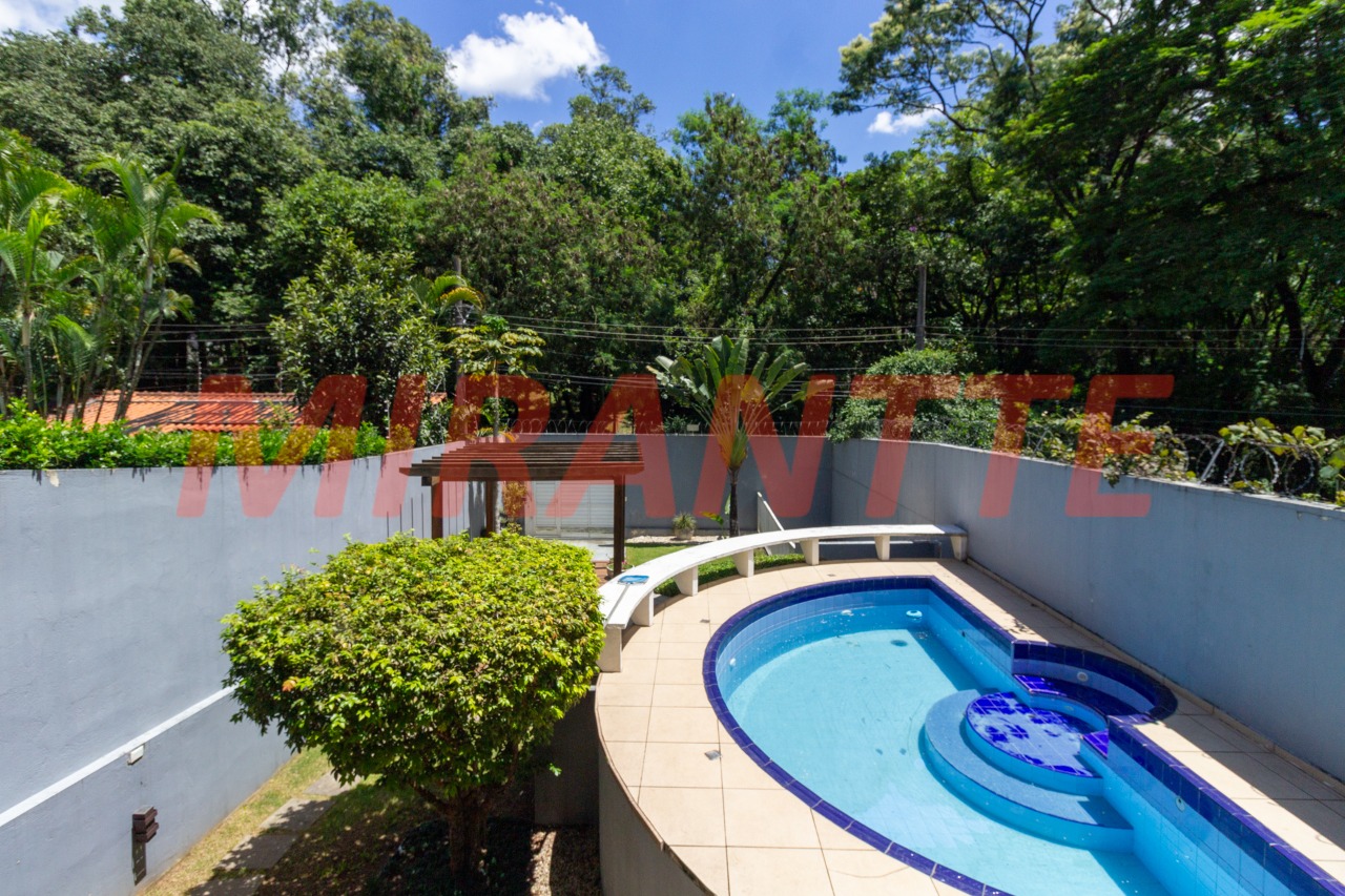 Sobrado de 361m² com 3 quartos em Barro Branco