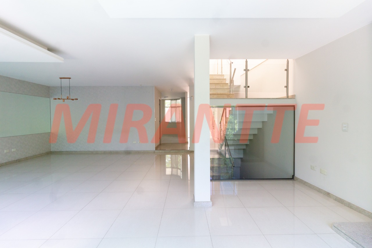 Sobrado de 361m² com 3 quartos em Barro Branco