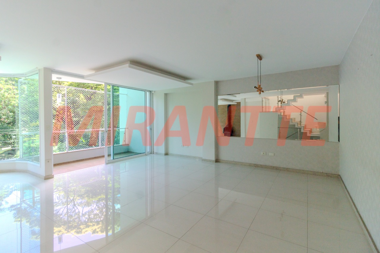 Sobrado de 361m² com 3 quartos em Barro Branco
