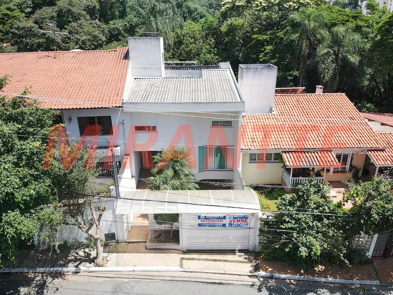 Sobrado de 361m² com 3 quartos em Barro Branco