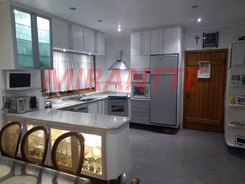 Sobrado de 380m² com 3 quartos em Serra Da Cantareira