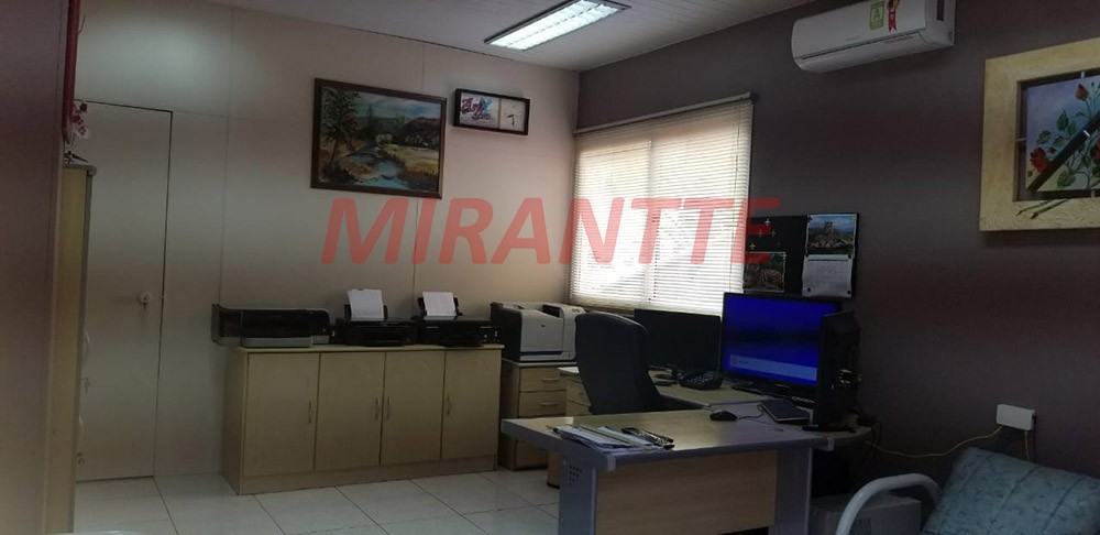 Sobrado de 330m² com 3 quartos em Centro