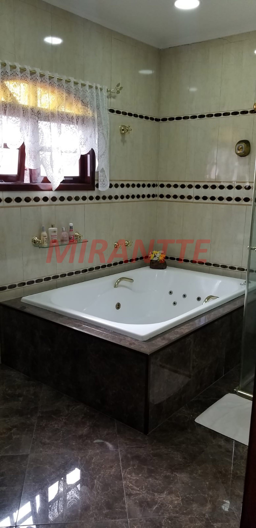 Sobrado de 330m² com 3 quartos em Centro