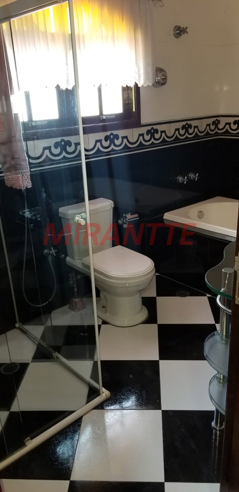 Sobrado de 330m² com 3 quartos em Centro