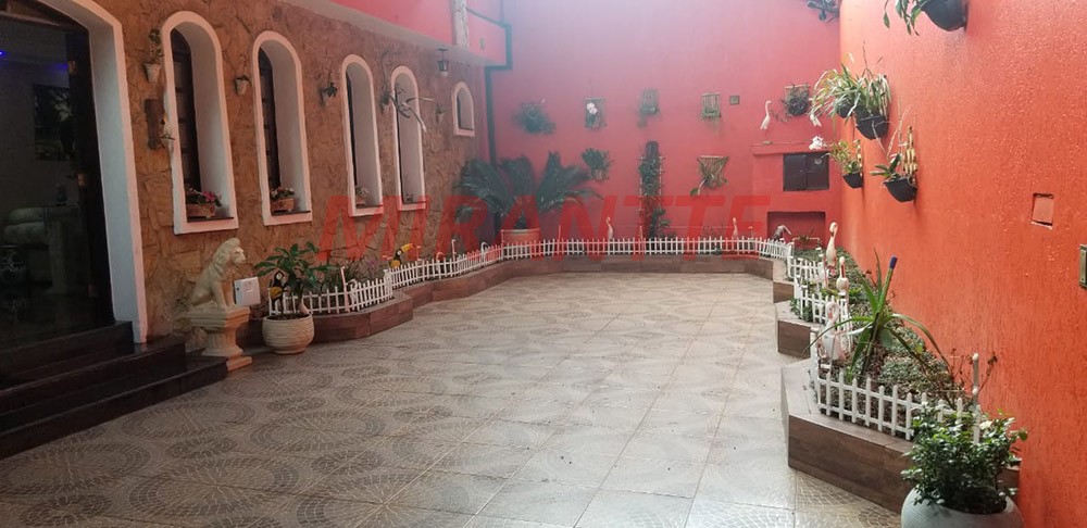 Sobrado de 330m² com 3 quartos em Centro