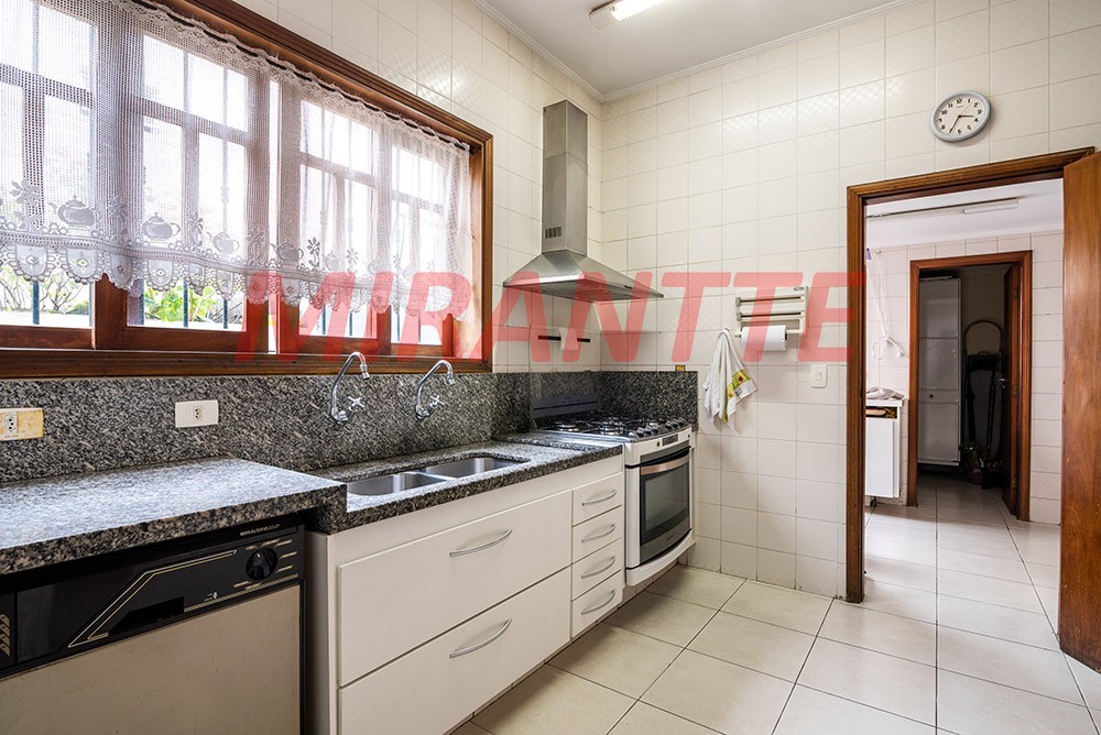 Sobrado de 300m² com 4 quartos em Sumaré