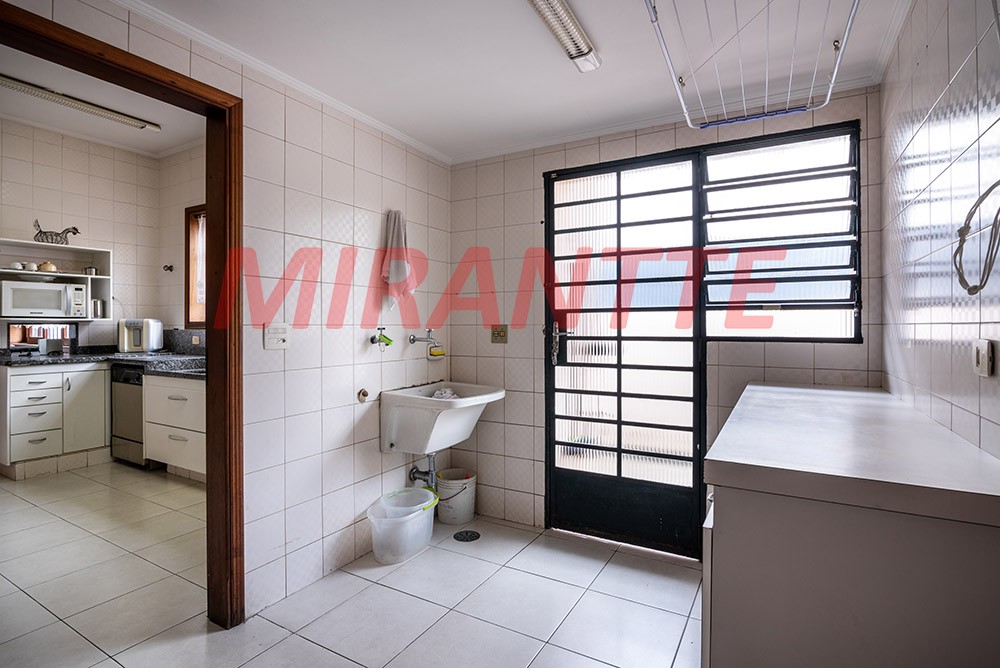 Sobrado de 300m² com 4 quartos em Sumaré