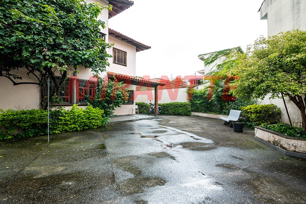 Sobrado de 300m² com 4 quartos em Sumaré