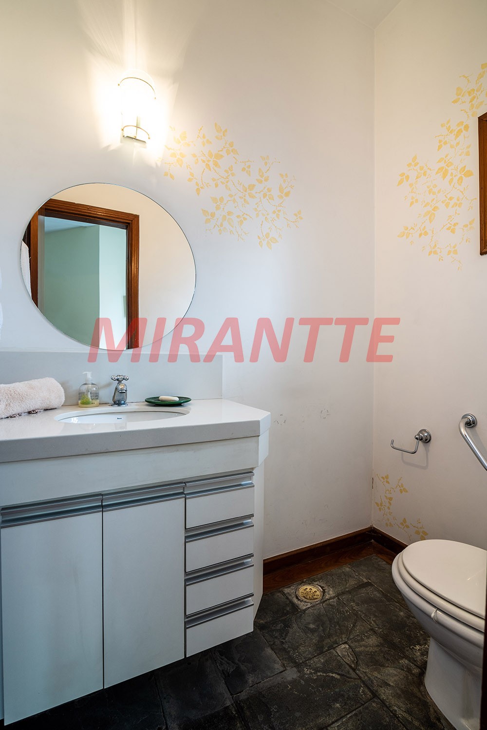 Sobrado de 300m² com 4 quartos em Sumaré